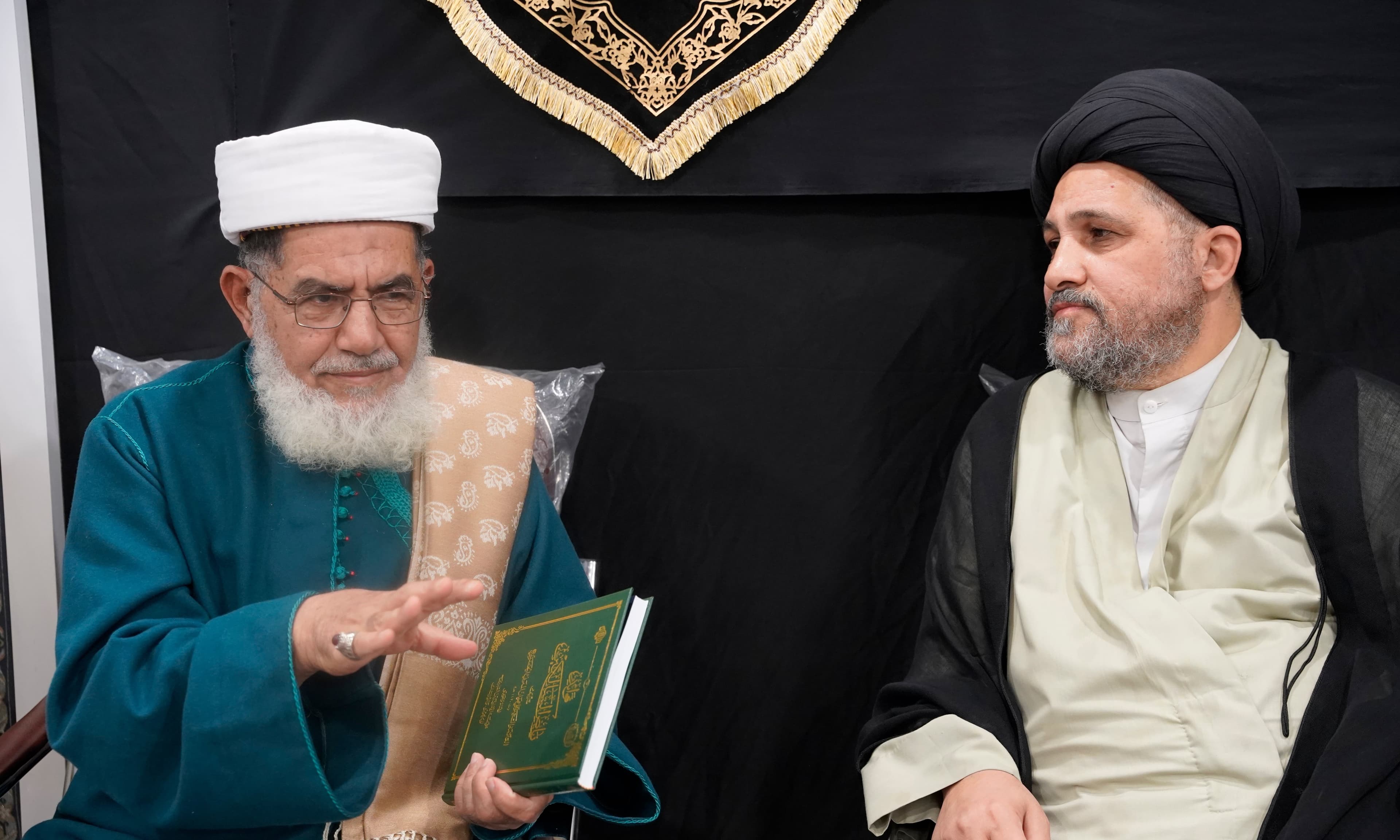 وفد علمائي يمني يزور المؤسسة